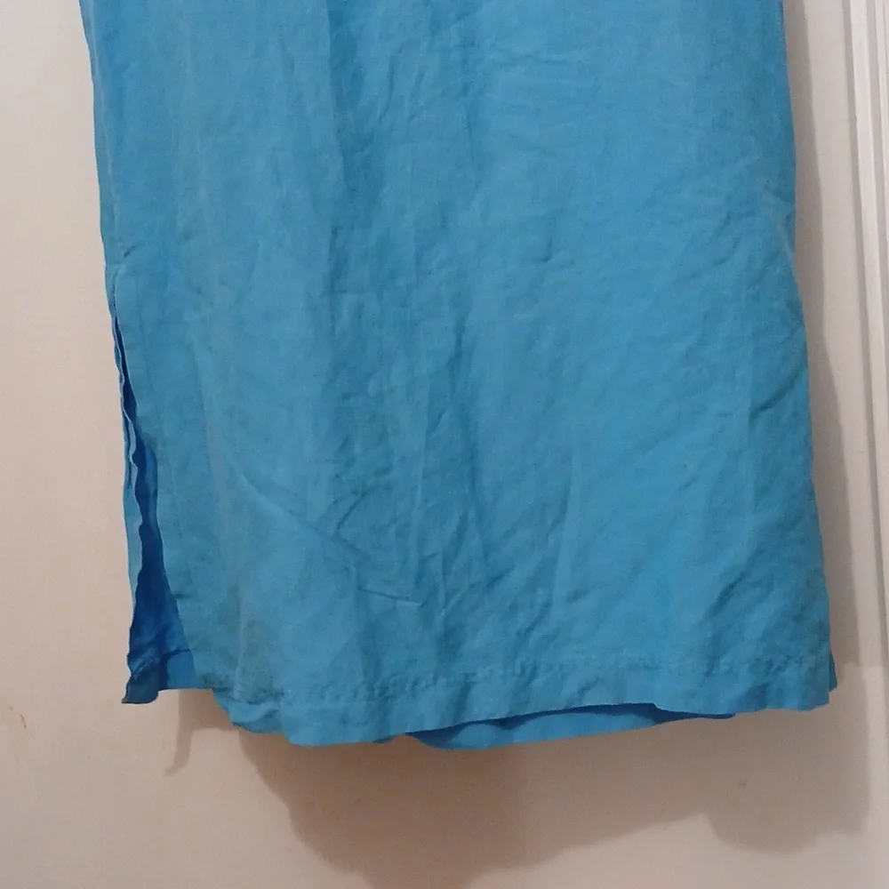 Aqua light blue skirt with pockets in the front and a split on the side - Picture 2 of 5